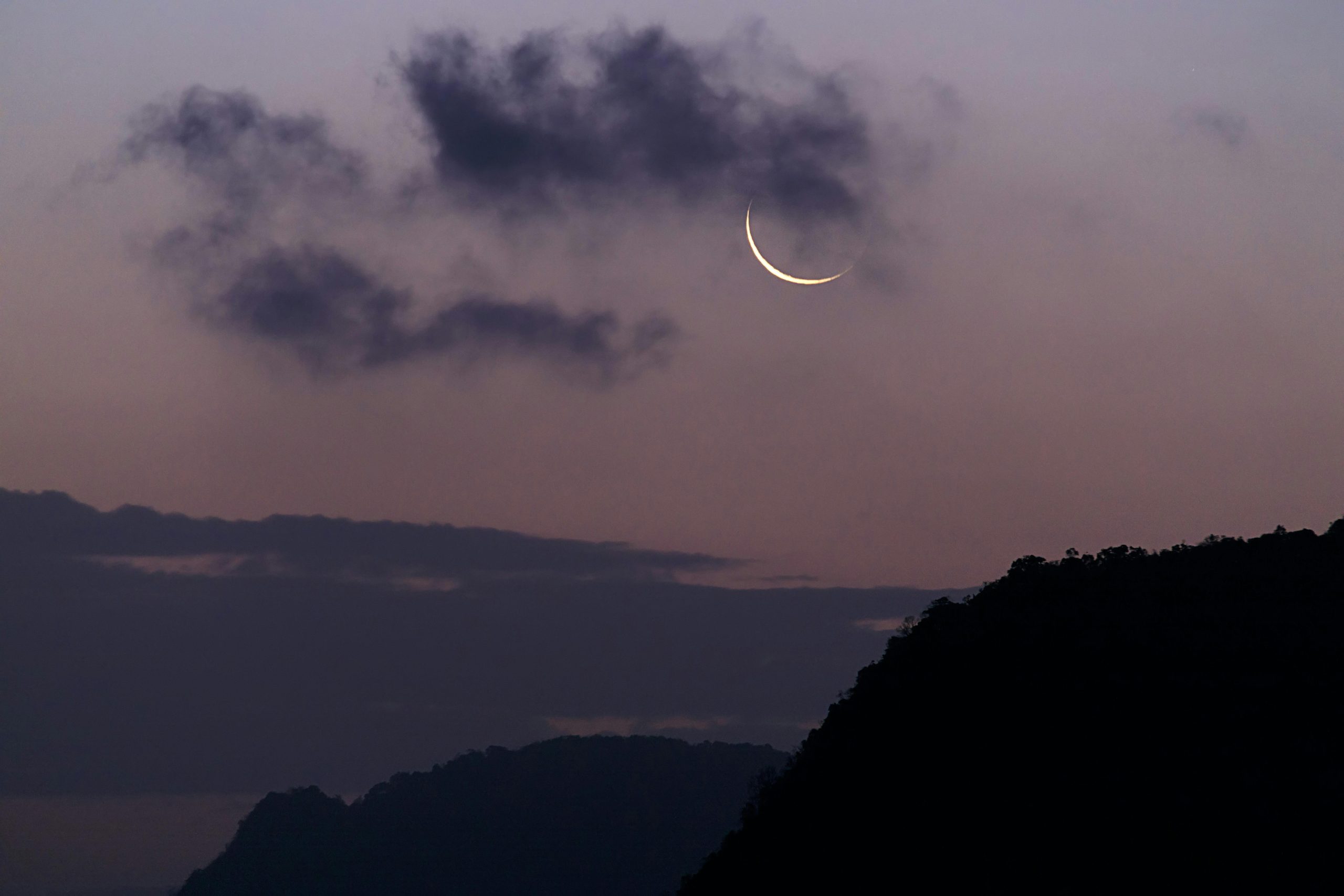 Ilustrasi moon is beautiful isn't it artinya