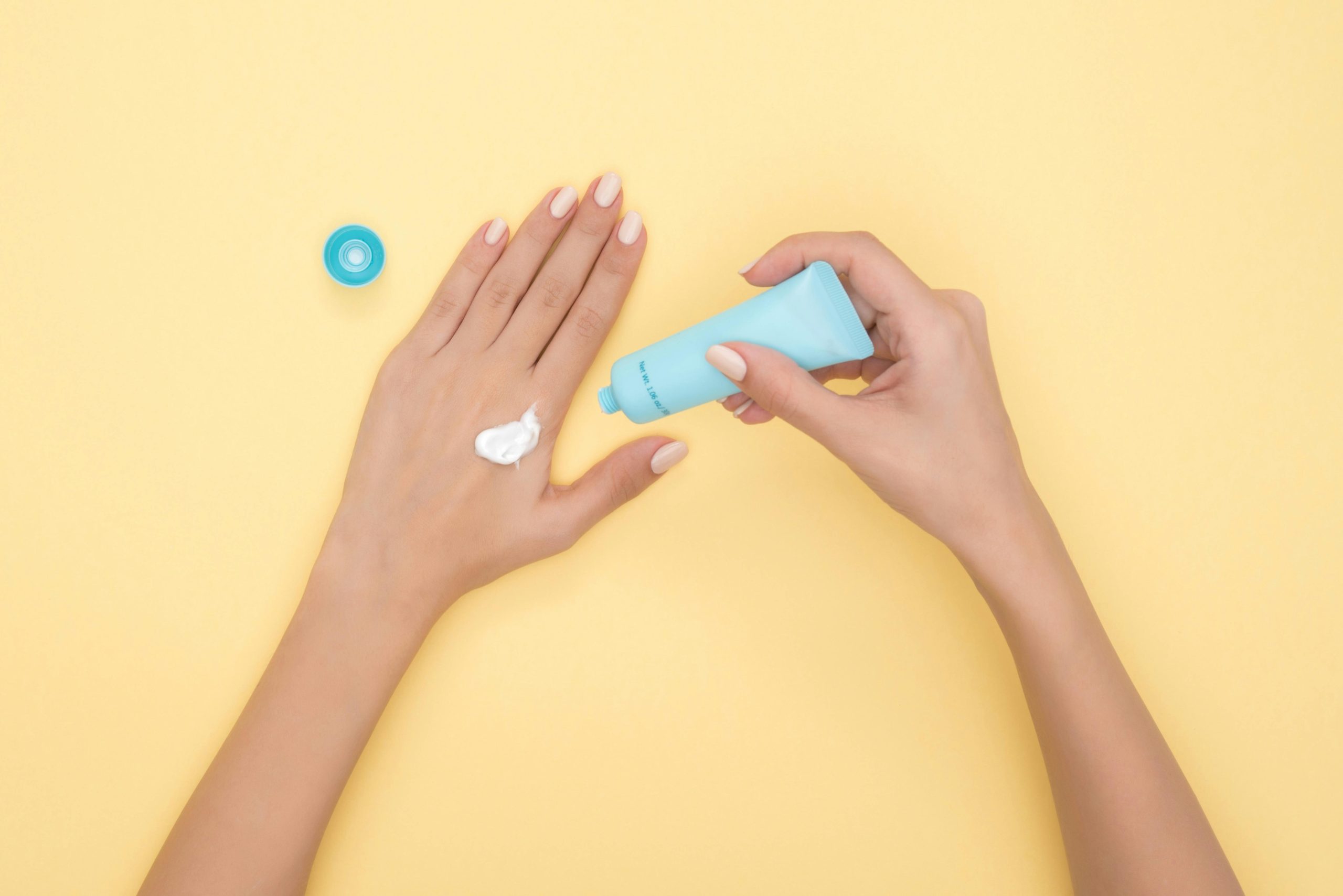 Ilustrasi sunscreen dulu atau cream dulu